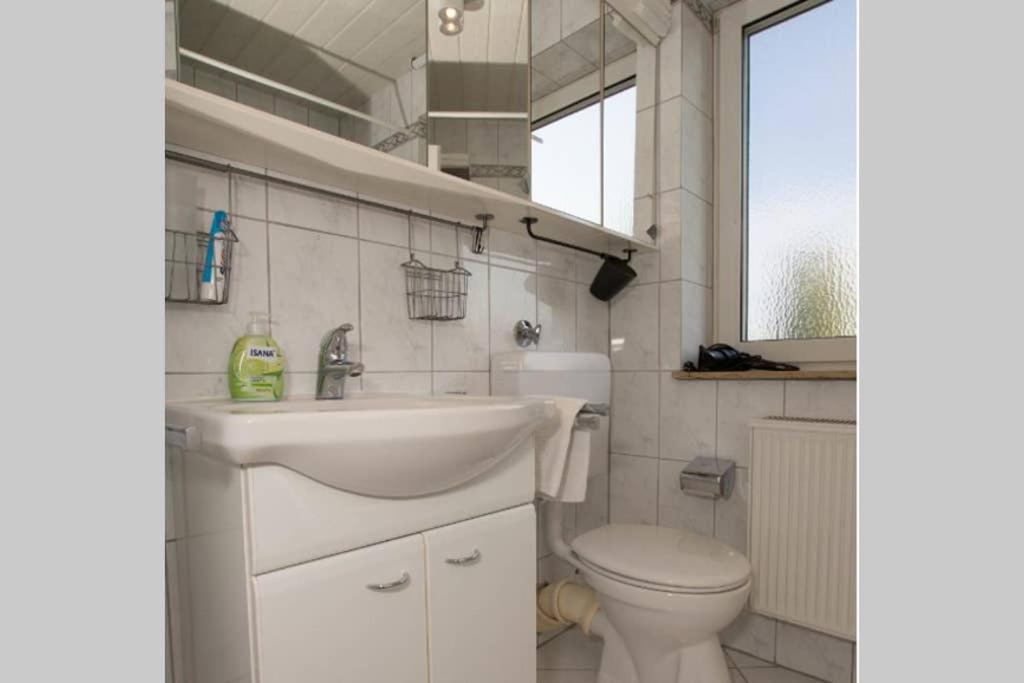 Bahnhofsnahe, Ruhige Und Sonnige 2 Zimmerwohnung Im Dichterviertel Wiesbaden Exterior foto